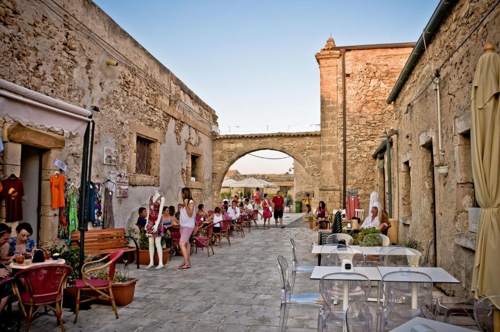 Vila Casale Hibiscus Santa Maria Del Focallo Exteriér fotografie