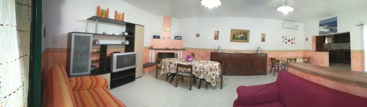 Vila Casale Hibiscus Santa Maria Del Focallo Exteriér fotografie