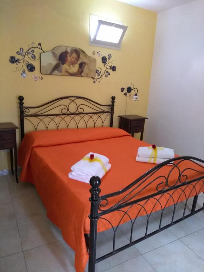 Vila Casale Hibiscus Santa Maria Del Focallo Exteriér fotografie
